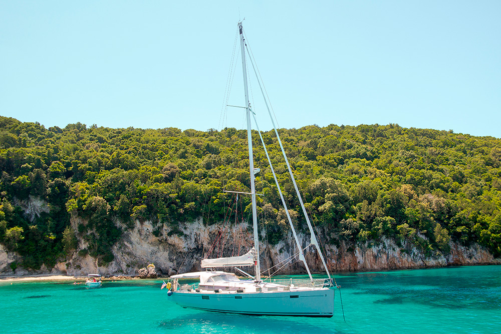 whiithe-turquoise-lagoon-on-sunny-day