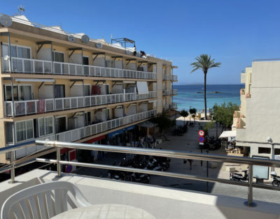 Apartment located in Espujol 20 meters away from the sea